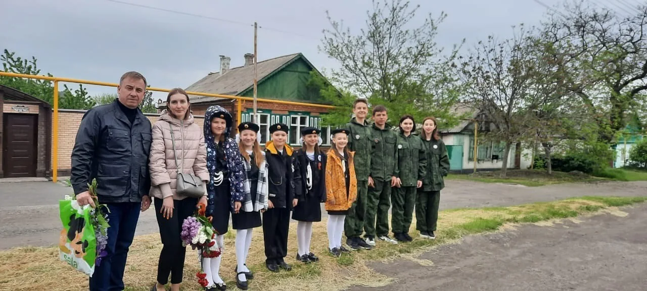 Память и благодарность живёт в наших сердцах...